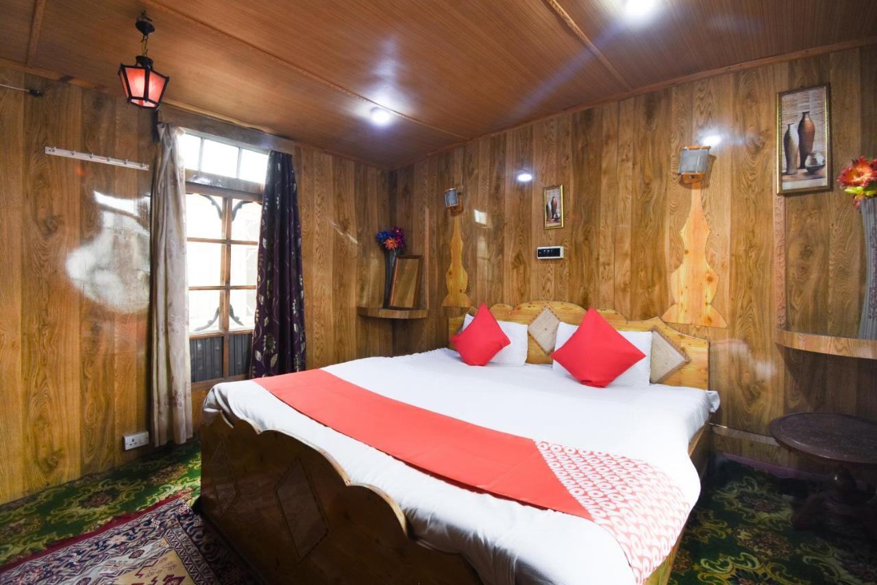 Oyo 66637 Merlin Group Of Houseboats Hotel Srīnagar Exterior foto