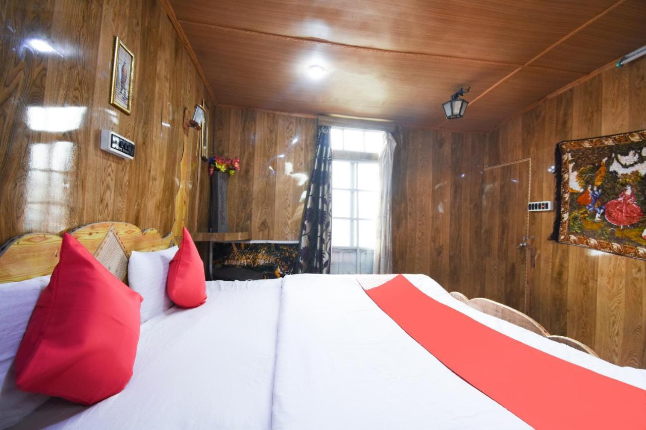 Oyo 66637 Merlin Group Of Houseboats Hotel Srīnagar Exterior foto