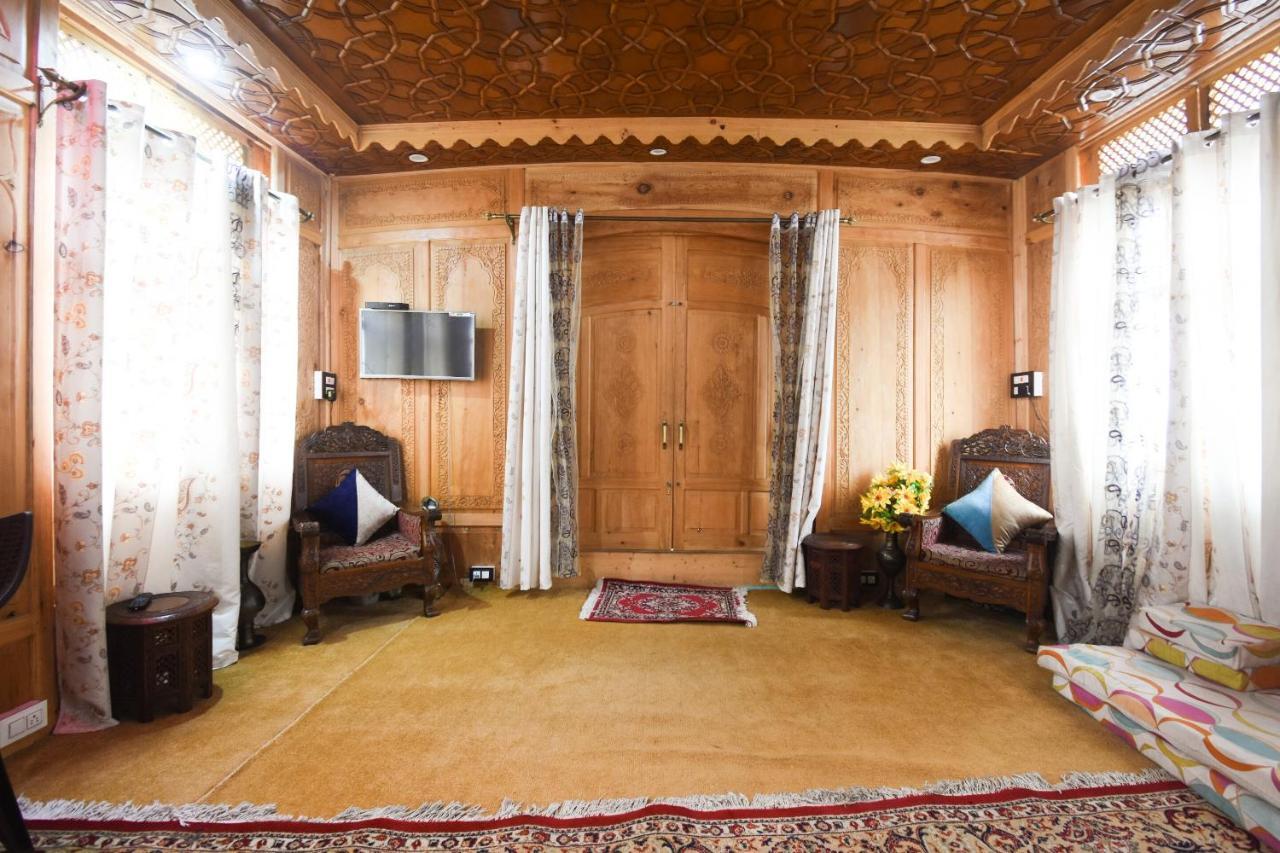 Oyo 66637 Merlin Group Of Houseboats Hotel Srīnagar Exterior foto