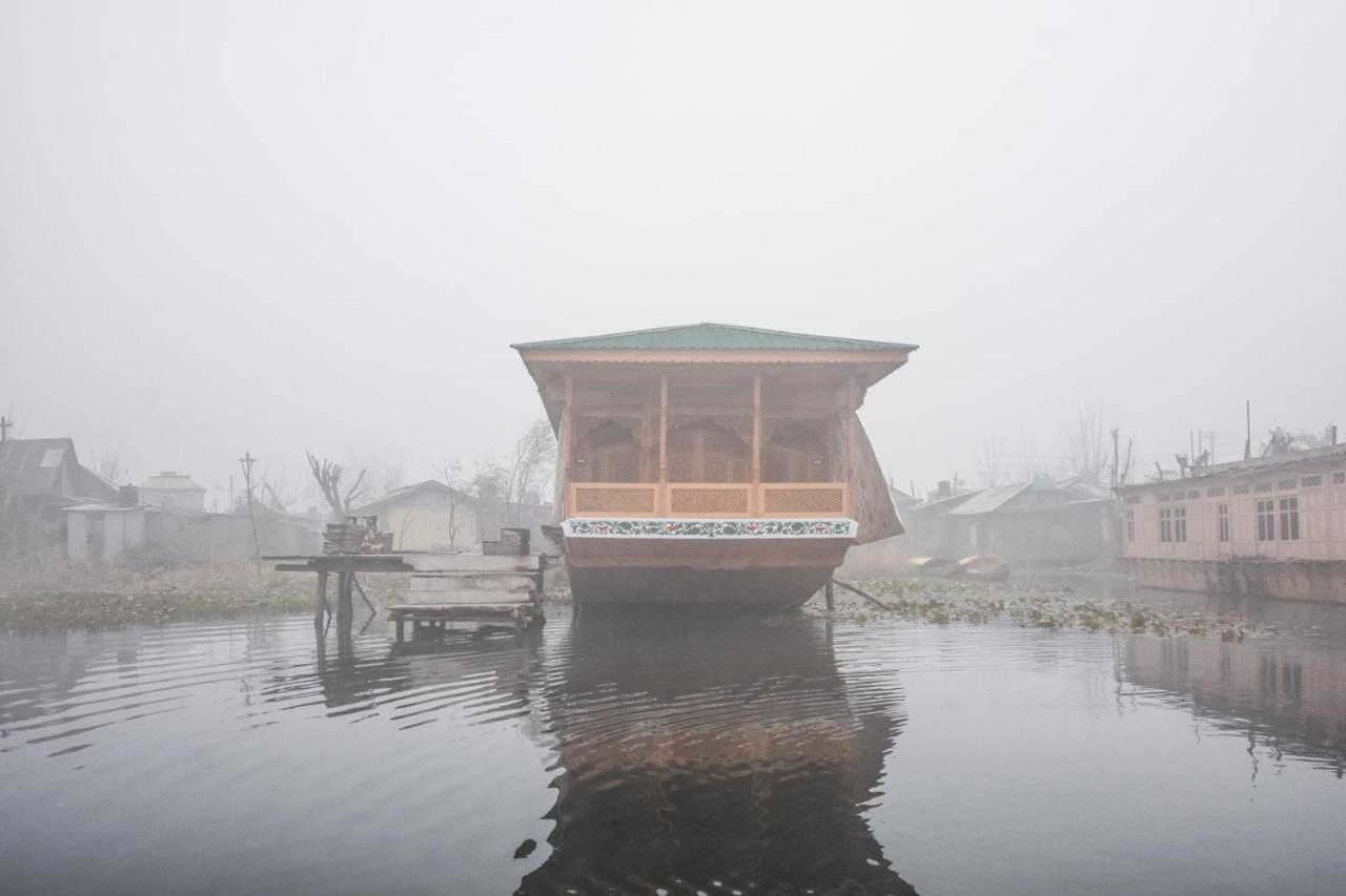 Oyo 66637 Merlin Group Of Houseboats Hotel Srīnagar Exterior foto